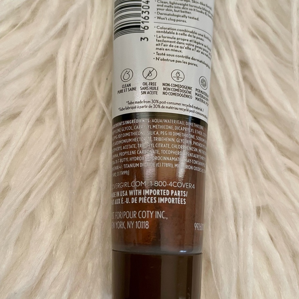 COVERGIRL Clean Invisible Foundation - Java - Picture 4 of 5